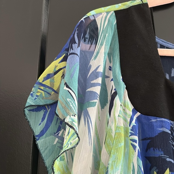 Lane Bryant Blue/Green Cap Sleeve Tropical Blouse w/Tank Top. Size 18/20 - Picture 2 of 9